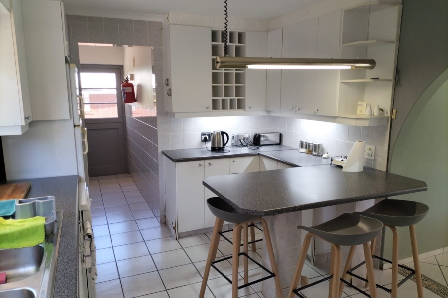 To Let 5 Bedroom Property for Rent in Flamingo Vlei Western Cape